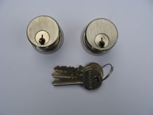 Screw-In-Cylinders-300x225